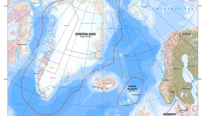 Kort, der viser Nordatlanten med et stort Grønland, et synlgt Færøerne og et lille Danmark